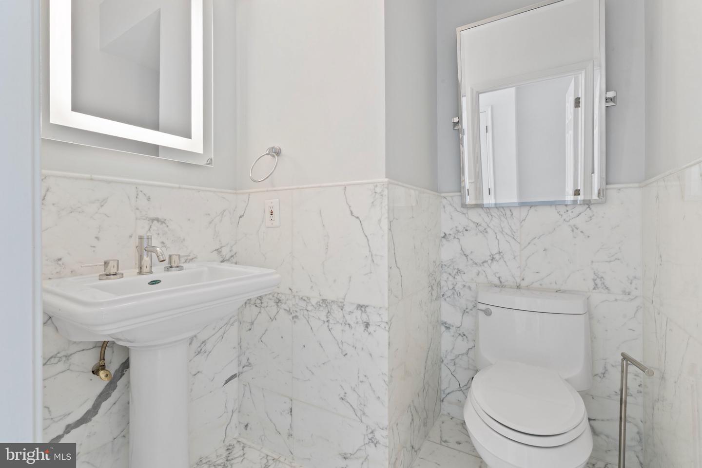 602 FORDS LANDING WAY, ALEXANDRIA, Virginia 22314, 4 Bedrooms Bedrooms, 13 Rooms Rooms,3 BathroomsBathrooms,Residential,For sale,602 FORDS LANDING WAY,VAAX2047984 MLS # VAAX2047984