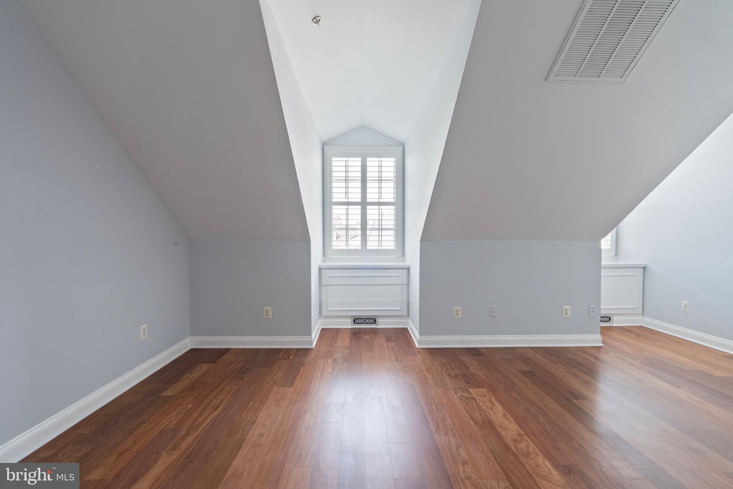 602 FORDS LANDING WAY, ALEXANDRIA, Virginia 22314, 4 Bedrooms Bedrooms, 13 Rooms Rooms,3 BathroomsBathrooms,Residential,For sale,602 FORDS LANDING WAY,VAAX2047984 MLS # VAAX2047984