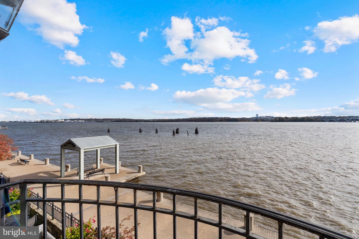 602 FORDS LANDING WAY, ALEXANDRIA, Virginia 22314, 4 Bedrooms Bedrooms, 13 Rooms Rooms,3 BathroomsBathrooms,Residential,For sale,602 FORDS LANDING WAY,VAAX2047984 MLS # VAAX2047984