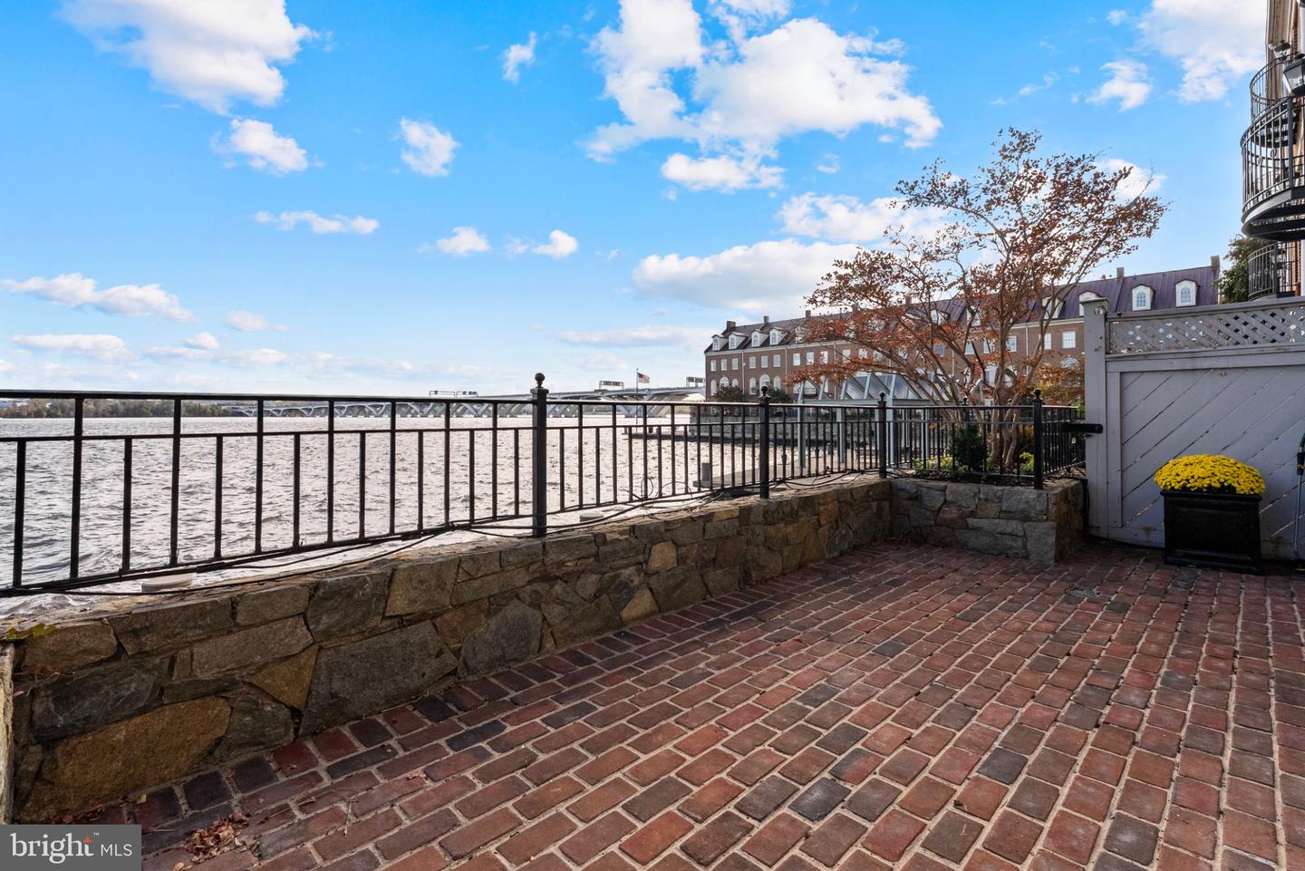 602 FORDS LANDING WAY, ALEXANDRIA, Virginia 22314, 4 Bedrooms Bedrooms, 13 Rooms Rooms,3 BathroomsBathrooms,Residential,For sale,602 FORDS LANDING WAY,VAAX2047984 MLS # VAAX2047984