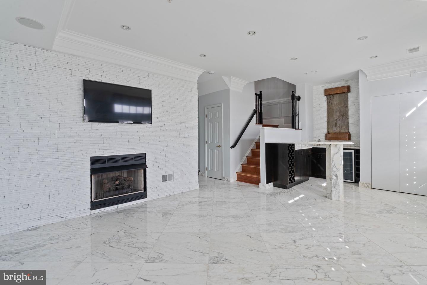 602 FORDS LANDING WAY, ALEXANDRIA, Virginia 22314, 4 Bedrooms Bedrooms, 13 Rooms Rooms,3 BathroomsBathrooms,Residential,For sale,602 FORDS LANDING WAY,VAAX2047984 MLS # VAAX2047984