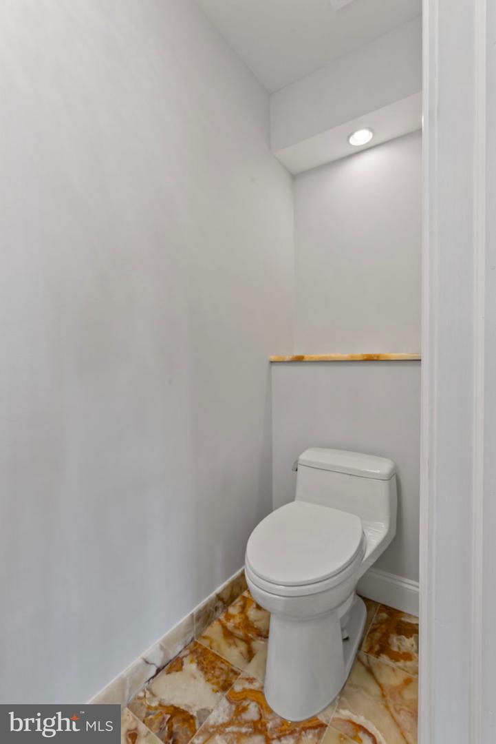 602 FORDS LANDING WAY, ALEXANDRIA, Virginia 22314, 4 Bedrooms Bedrooms, 13 Rooms Rooms,3 BathroomsBathrooms,Residential,For sale,602 FORDS LANDING WAY,VAAX2047984 MLS # VAAX2047984