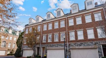 602 FORDS LANDING WAY, ALEXANDRIA, Virginia 22314, 4 Bedrooms Bedrooms, 13 Rooms Rooms,3 BathroomsBathrooms,Residential,For sale,602 FORDS LANDING WAY,VAAX2047984 MLS # VAAX2047984
