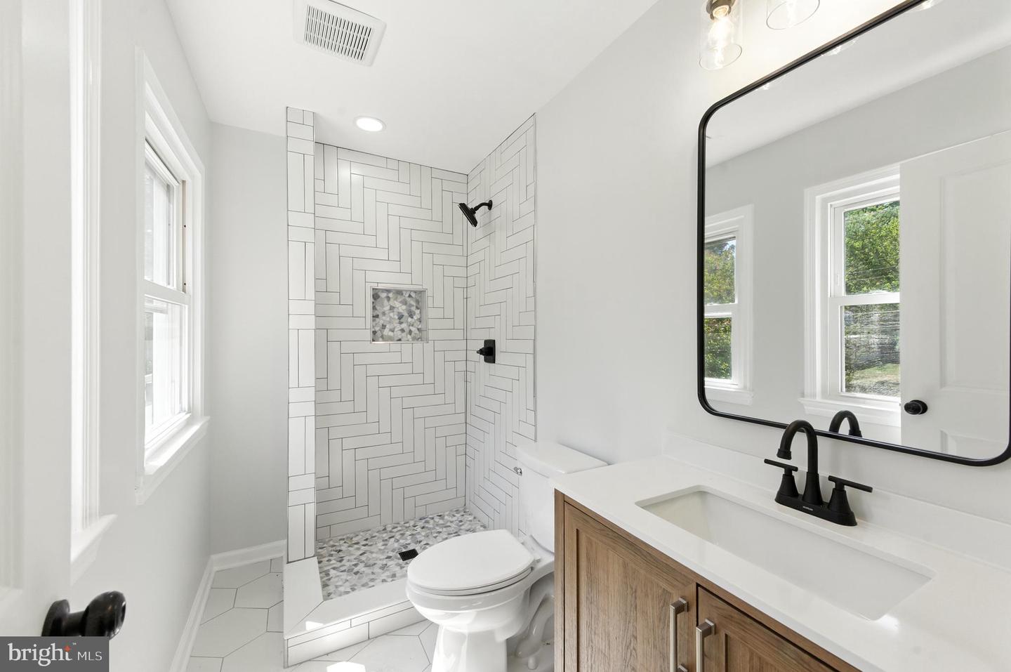 8602 CUSHMAN PL, ALEXANDRIA, Virginia 22308, 4 Bedrooms Bedrooms, ,3 BathroomsBathrooms,Residential,For sale,8602 CUSHMAN PL,VAFX2266324 MLS # VAFX2266324