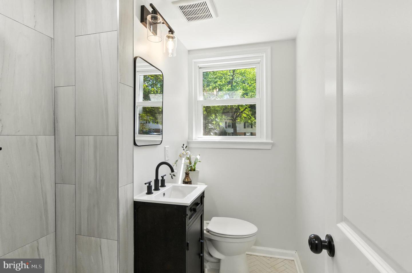 8602 CUSHMAN PL, ALEXANDRIA, Virginia 22308, 4 Bedrooms Bedrooms, ,3 BathroomsBathrooms,Residential,For sale,8602 CUSHMAN PL,VAFX2266324 MLS # VAFX2266324