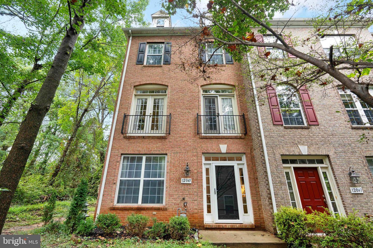 12045 OVERBRIDGE LN, FAIRFAX, Virginia 22030, 4 Bedrooms Bedrooms, 8 Rooms Rooms,3 BathroomsBathrooms,Residential,For sale,12045 OVERBRIDGE LN,VAFX2269778 MLS # VAFX2269778