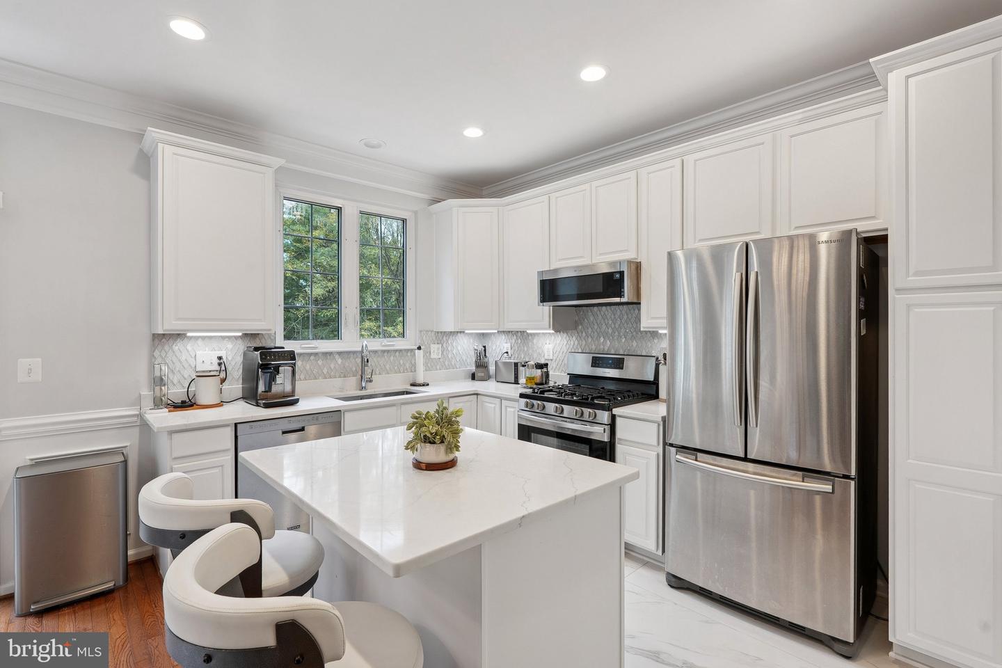 12045 OVERBRIDGE LN, FAIRFAX, Virginia 22030, 4 Bedrooms Bedrooms, 8 Rooms Rooms,3 BathroomsBathrooms,Residential,For sale,12045 OVERBRIDGE LN,VAFX2269778 MLS # VAFX2269778