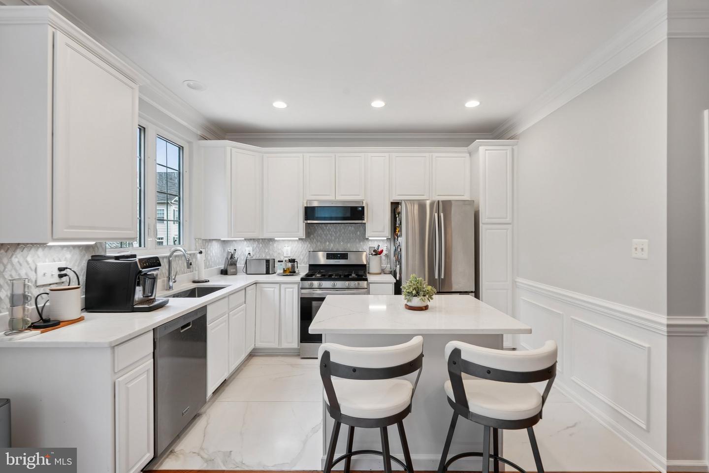 12045 OVERBRIDGE LN, FAIRFAX, Virginia 22030, 4 Bedrooms Bedrooms, 8 Rooms Rooms,3 BathroomsBathrooms,Residential,For sale,12045 OVERBRIDGE LN,VAFX2269778 MLS # VAFX2269778