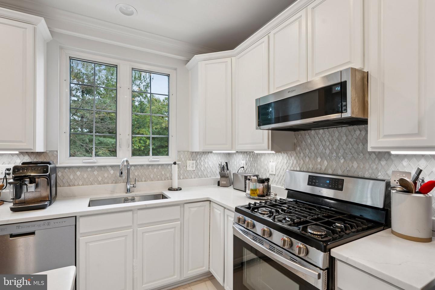 12045 OVERBRIDGE LN, FAIRFAX, Virginia 22030, 4 Bedrooms Bedrooms, 8 Rooms Rooms,3 BathroomsBathrooms,Residential,For sale,12045 OVERBRIDGE LN,VAFX2269778 MLS # VAFX2269778