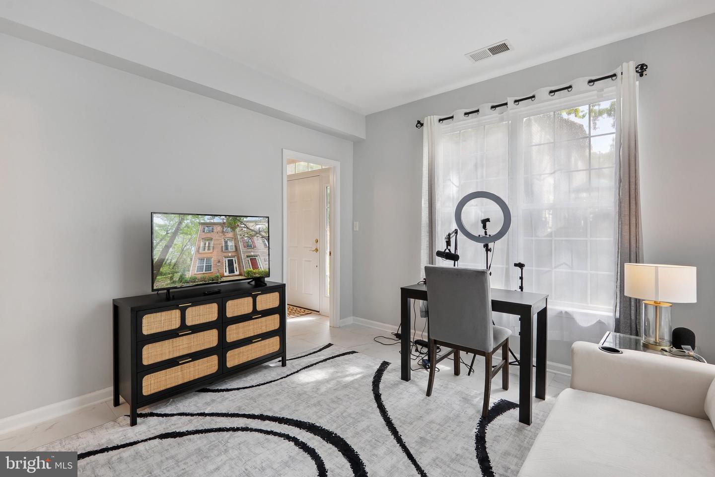 12045 OVERBRIDGE LN, FAIRFAX, Virginia 22030, 4 Bedrooms Bedrooms, 8 Rooms Rooms,3 BathroomsBathrooms,Residential,For sale,12045 OVERBRIDGE LN,VAFX2269778 MLS # VAFX2269778