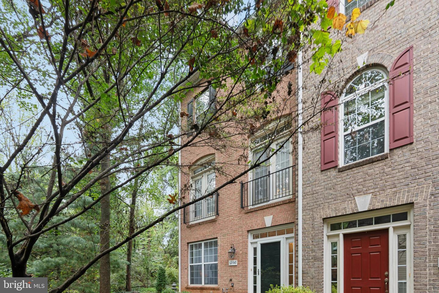 12045 OVERBRIDGE LN, FAIRFAX, Virginia 22030, 4 Bedrooms Bedrooms, 8 Rooms Rooms,3 BathroomsBathrooms,Residential,For sale,12045 OVERBRIDGE LN,VAFX2269778 MLS # VAFX2269778