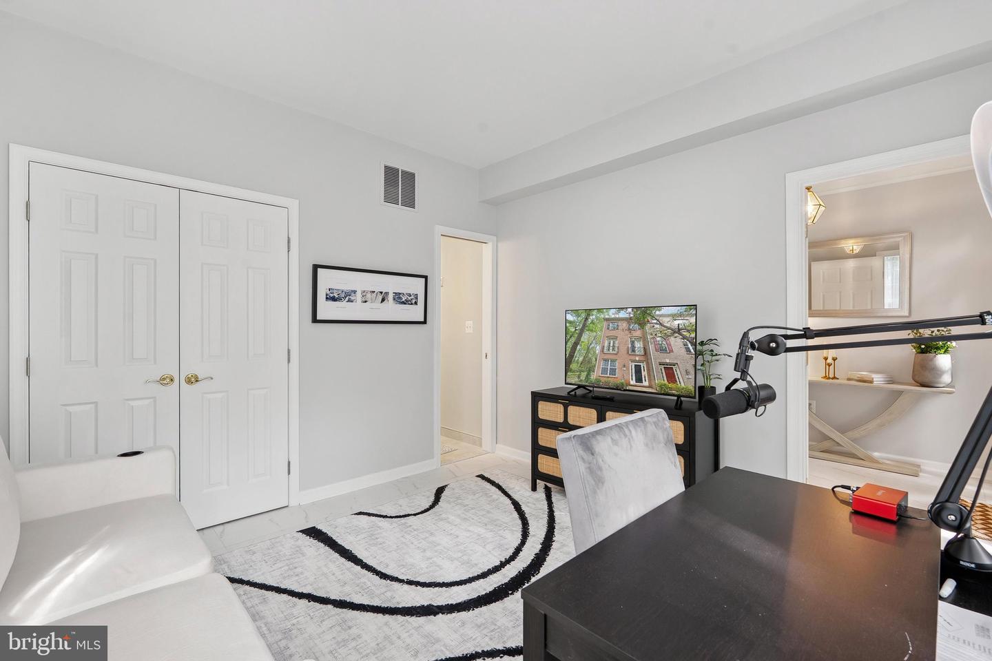 12045 OVERBRIDGE LN, FAIRFAX, Virginia 22030, 4 Bedrooms Bedrooms, 8 Rooms Rooms,3 BathroomsBathrooms,Residential,For sale,12045 OVERBRIDGE LN,VAFX2269778 MLS # VAFX2269778