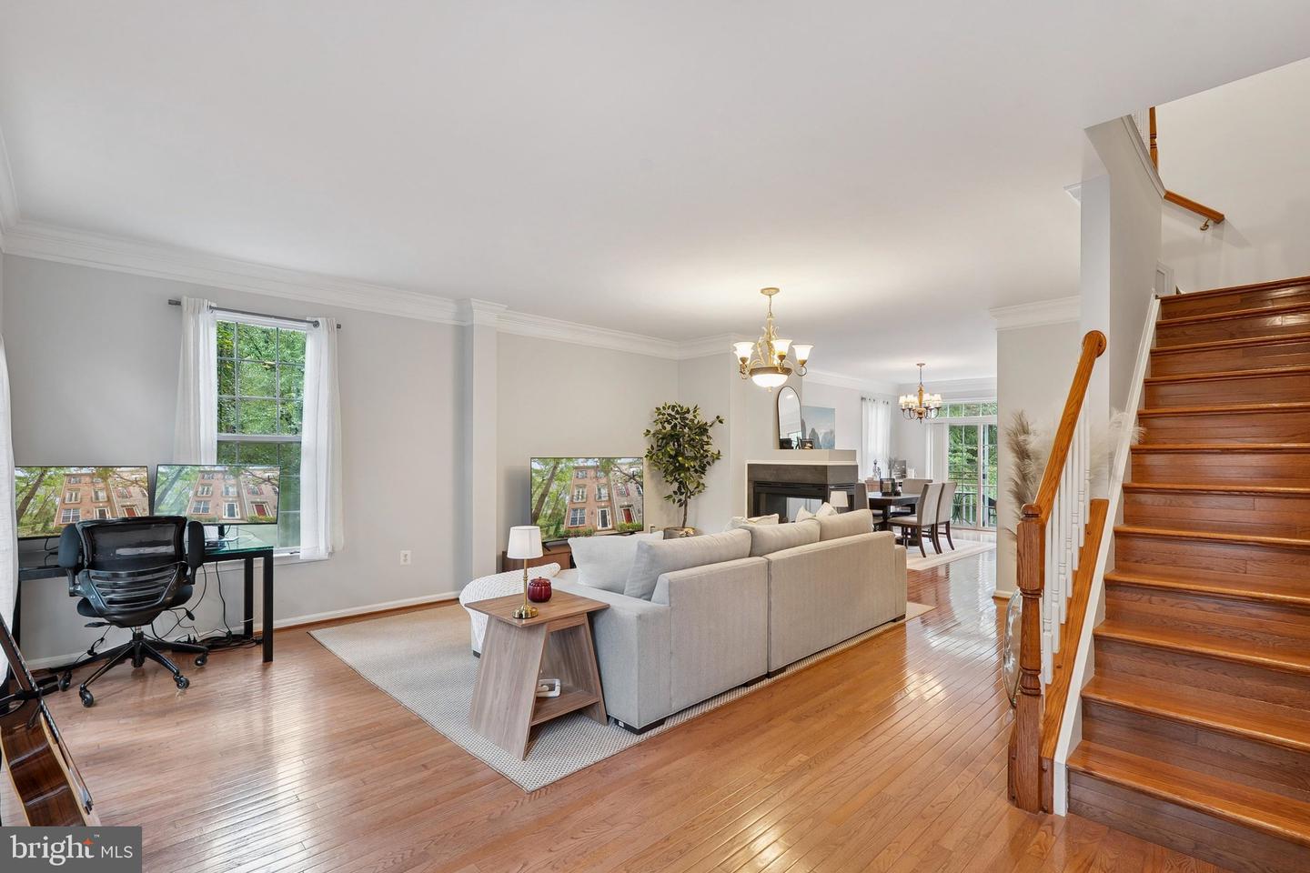 12045 OVERBRIDGE LN, FAIRFAX, Virginia 22030, 4 Bedrooms Bedrooms, 8 Rooms Rooms,3 BathroomsBathrooms,Residential,For sale,12045 OVERBRIDGE LN,VAFX2269778 MLS # VAFX2269778