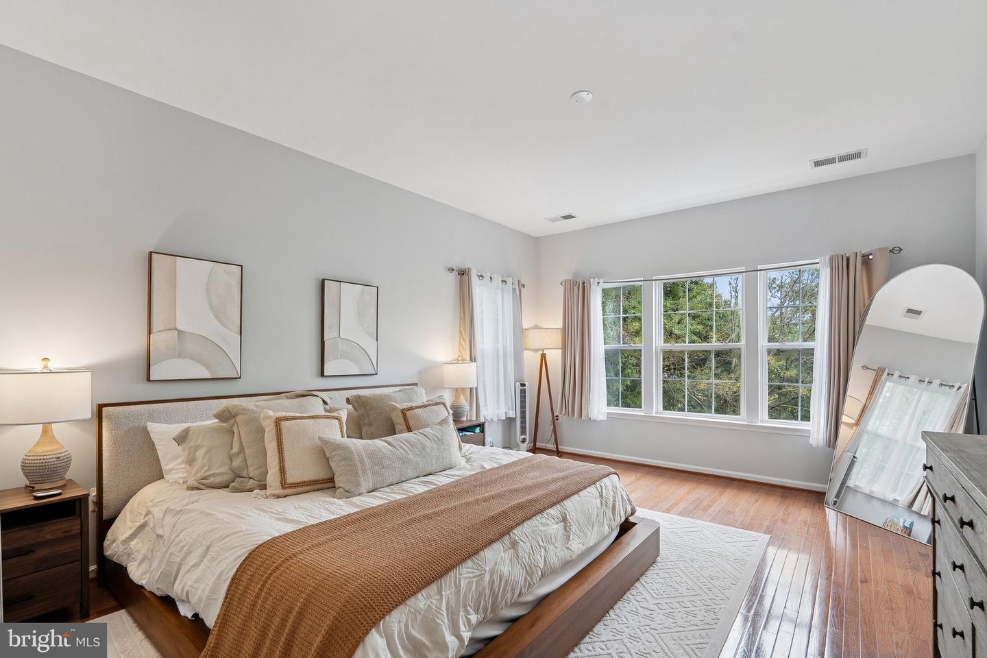 12045 OVERBRIDGE LN, FAIRFAX, Virginia 22030, 4 Bedrooms Bedrooms, 8 Rooms Rooms,3 BathroomsBathrooms,Residential,For sale,12045 OVERBRIDGE LN,VAFX2269778 MLS # VAFX2269778