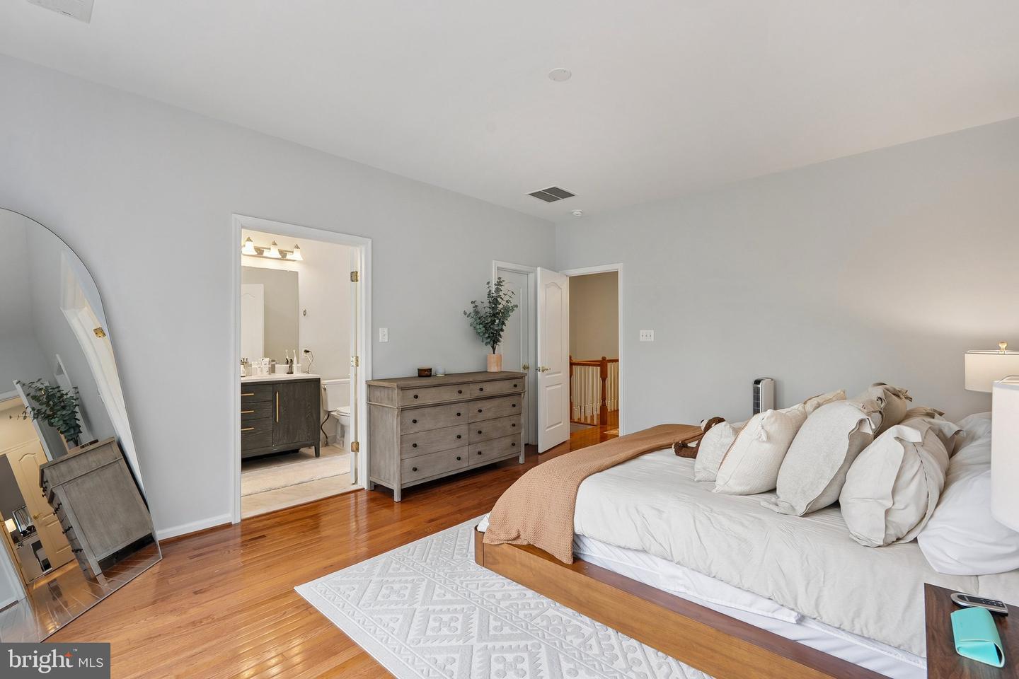 12045 OVERBRIDGE LN, FAIRFAX, Virginia 22030, 4 Bedrooms Bedrooms, 8 Rooms Rooms,3 BathroomsBathrooms,Residential,For sale,12045 OVERBRIDGE LN,VAFX2269778 MLS # VAFX2269778