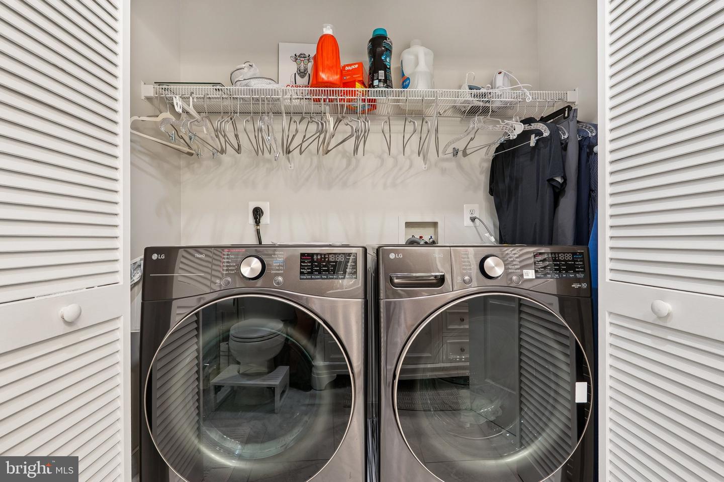 12045 OVERBRIDGE LN, FAIRFAX, Virginia 22030, 4 Bedrooms Bedrooms, 8 Rooms Rooms,3 BathroomsBathrooms,Residential,For sale,12045 OVERBRIDGE LN,VAFX2269778 MLS # VAFX2269778