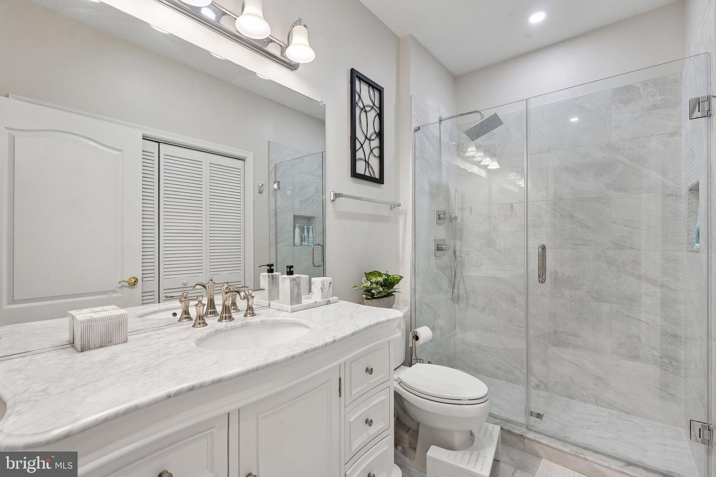 12045 OVERBRIDGE LN, FAIRFAX, Virginia 22030, 4 Bedrooms Bedrooms, 8 Rooms Rooms,3 BathroomsBathrooms,Residential,For sale,12045 OVERBRIDGE LN,VAFX2269778 MLS # VAFX2269778