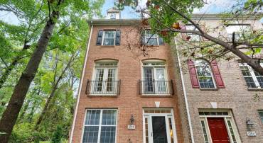 12045 OVERBRIDGE LN, FAIRFAX, Virginia 22030, 4 Bedrooms Bedrooms, 8 Rooms Rooms,3 BathroomsBathrooms,Residential,For sale,12045 OVERBRIDGE LN,VAFX2269778 MLS # VAFX2269778