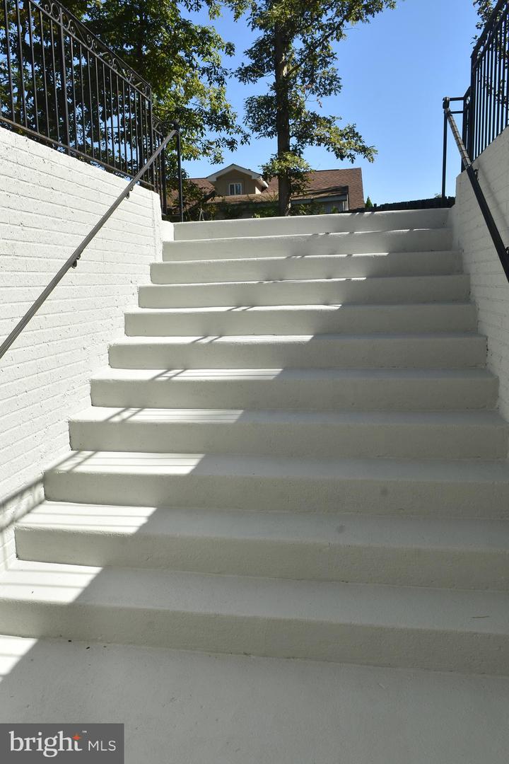 12511 ROCHESTER DR, FAIRFAX, Virginia 22030, 7 Bedrooms Bedrooms, ,5 BathroomsBathrooms,Residential,For sale,12511 ROCHESTER DR,VAFX2273154 MLS # VAFX2273154 12511 ROCHESTER DR, FAIRFAX, Virginia 22030, 7 Bedrooms Bedrooms, ,5 BathroomsBathrooms,Residential,For sale,12511 ROCHESTER DR,VAFX2273154 MLS # VAFX2273154