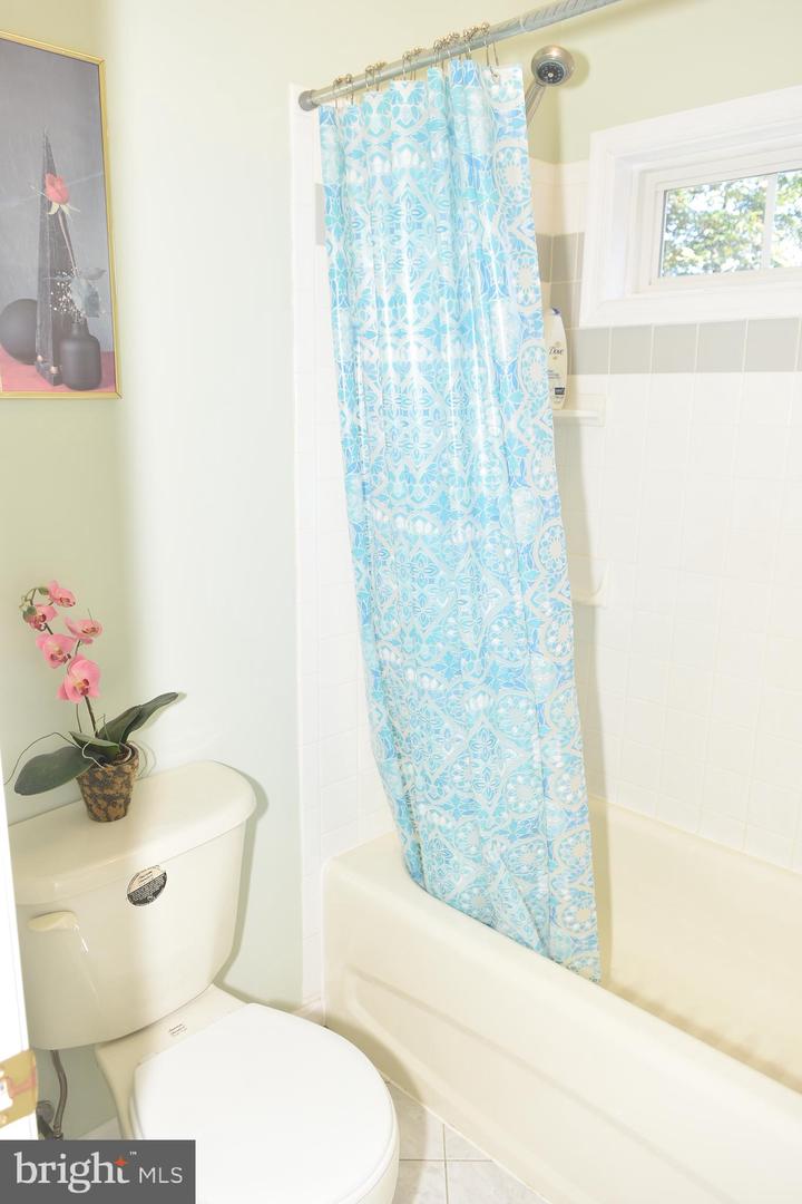 12511 ROCHESTER DR, FAIRFAX, Virginia 22030, 7 Bedrooms Bedrooms, ,5 BathroomsBathrooms,Residential,For sale,12511 ROCHESTER DR,VAFX2273154 MLS # VAFX2273154 12511 ROCHESTER DR, FAIRFAX, Virginia 22030, 7 Bedrooms Bedrooms, ,5 BathroomsBathrooms,Residential,For sale,12511 ROCHESTER DR,VAFX2273154 MLS # VAFX2273154