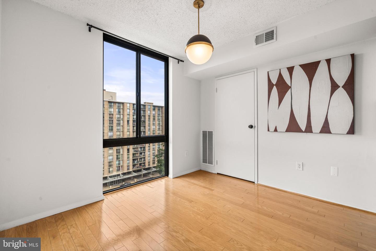 4500 S FOUR MILE RUN DR S #910, ARLINGTON, Virginia 22204, 1 Bedroom Bedrooms, ,1 BathroomBathrooms,Residential,For sale,4500 S FOUR MILE RUN DR S #910,VAAR2064672 MLS # VAAR2064672