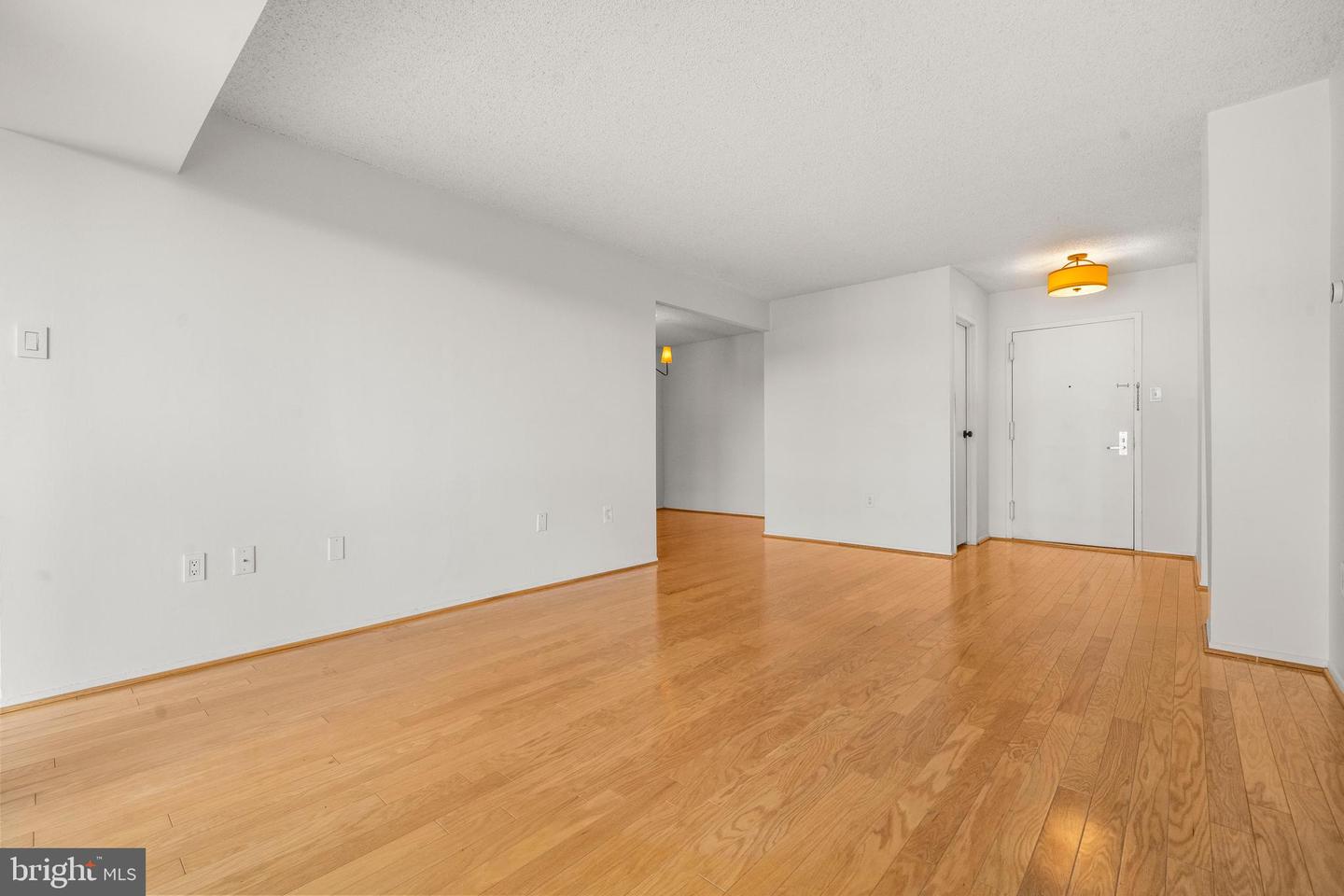 4500 S FOUR MILE RUN DR S #910, ARLINGTON, Virginia 22204, 1 Bedroom Bedrooms, ,1 BathroomBathrooms,Residential,For sale,4500 S FOUR MILE RUN DR S #910,VAAR2064672 MLS # VAAR2064672