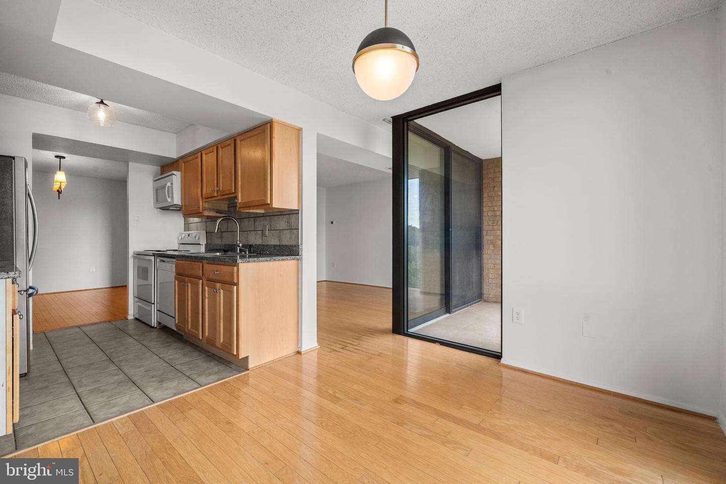 4500 S FOUR MILE RUN DR S #910, ARLINGTON, Virginia 22204, 1 Bedroom Bedrooms, ,1 BathroomBathrooms,Residential,For sale,4500 S FOUR MILE RUN DR S #910,VAAR2064672 MLS # VAAR2064672