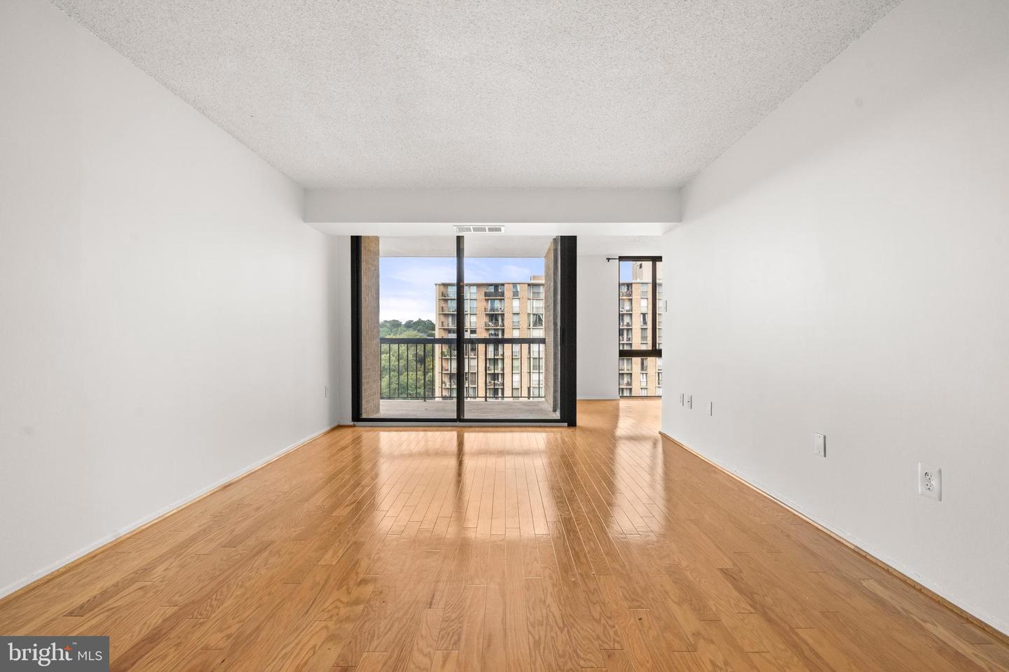 4500 S FOUR MILE RUN DR S #910, ARLINGTON, Virginia 22204, 1 Bedroom Bedrooms, ,1 BathroomBathrooms,Residential,For sale,4500 S FOUR MILE RUN DR S #910,VAAR2064672 MLS # VAAR2064672