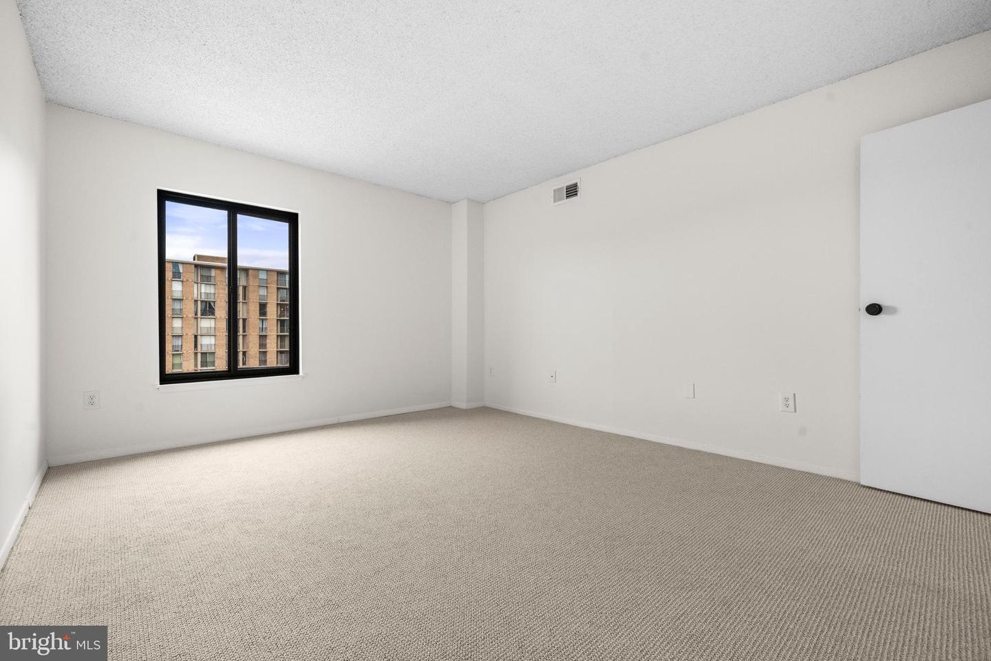 4500 S FOUR MILE RUN DR S #910, ARLINGTON, Virginia 22204, 1 Bedroom Bedrooms, ,1 BathroomBathrooms,Residential,For sale,4500 S FOUR MILE RUN DR S #910,VAAR2064672 MLS # VAAR2064672