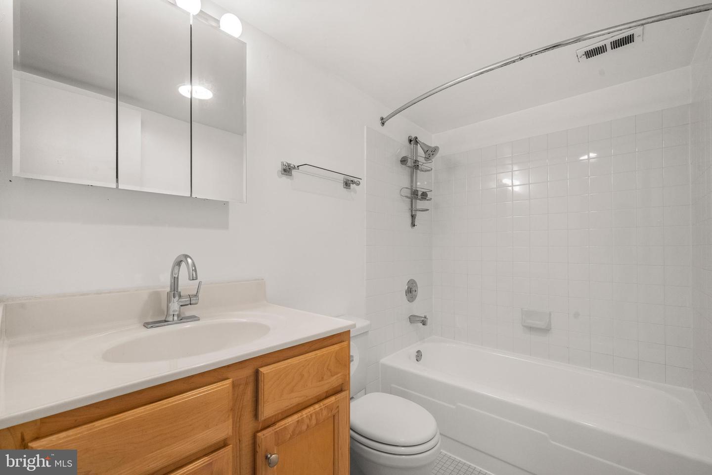 4500 S FOUR MILE RUN DR S #910, ARLINGTON, Virginia 22204, 1 Bedroom Bedrooms, ,1 BathroomBathrooms,Residential,For sale,4500 S FOUR MILE RUN DR S #910,VAAR2064672 MLS # VAAR2064672