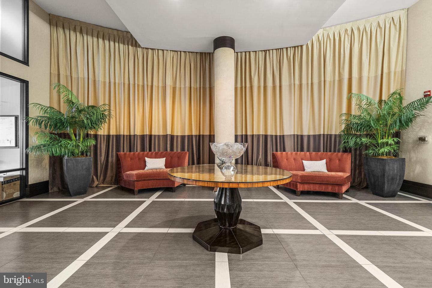 4500 S FOUR MILE RUN DR S #910, ARLINGTON, Virginia 22204, 1 Bedroom Bedrooms, ,1 BathroomBathrooms,Residential,For sale,4500 S FOUR MILE RUN DR S #910,VAAR2064672 MLS # VAAR2064672