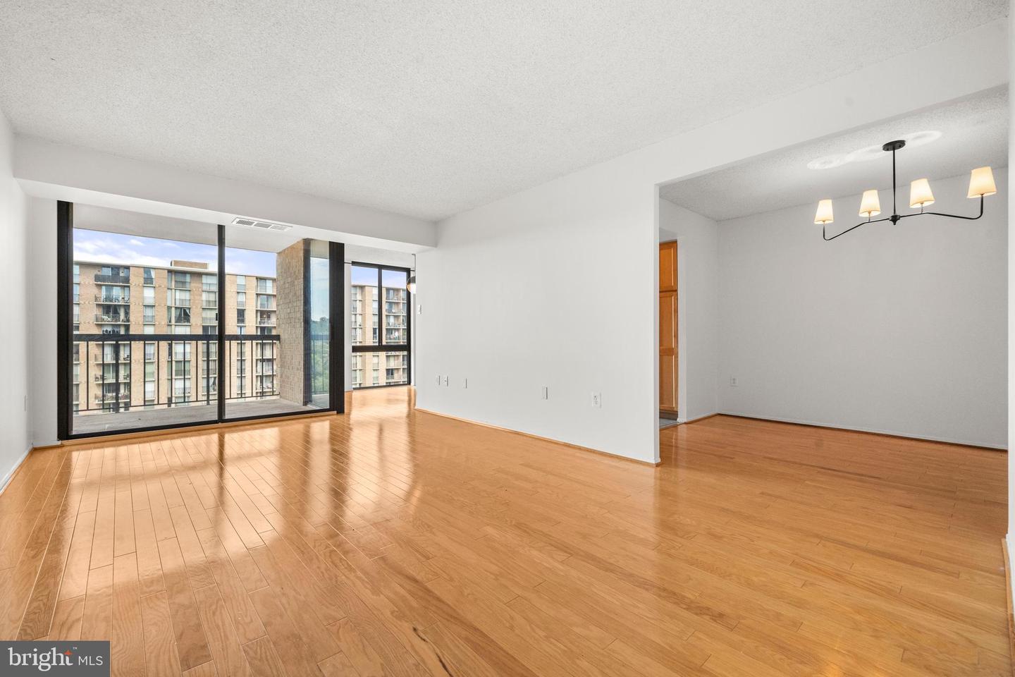 4500 S FOUR MILE RUN DR S #910, ARLINGTON, Virginia 22204, 1 Bedroom Bedrooms, ,1 BathroomBathrooms,Residential,For sale,4500 S FOUR MILE RUN DR S #910,VAAR2064672 MLS # VAAR2064672