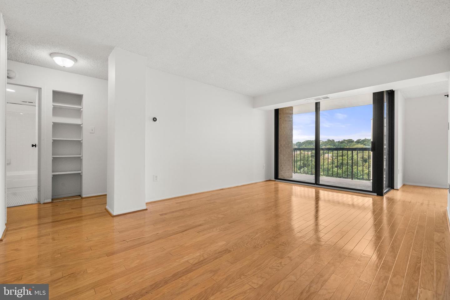 4500 S FOUR MILE RUN DR S #910, ARLINGTON, Virginia 22204, 1 Bedroom Bedrooms, ,1 BathroomBathrooms,Residential,For sale,4500 S FOUR MILE RUN DR S #910,VAAR2064672 MLS # VAAR2064672