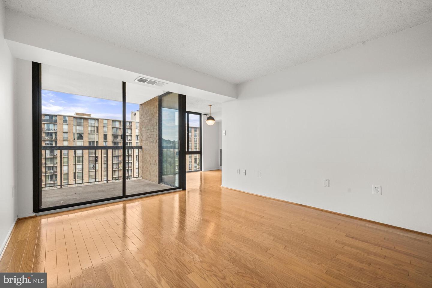 4500 S FOUR MILE RUN DR S #910, ARLINGTON, Virginia 22204, 1 Bedroom Bedrooms, ,1 BathroomBathrooms,Residential,For sale,4500 S FOUR MILE RUN DR S #910,VAAR2064672 MLS # VAAR2064672