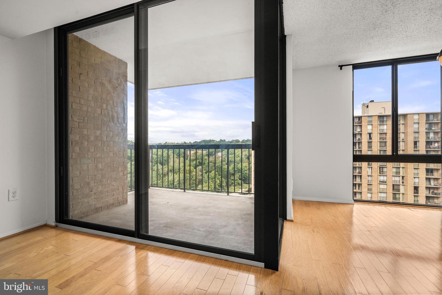 4500 S FOUR MILE RUN DR S #910, ARLINGTON, Virginia 22204, 1 Bedroom Bedrooms, ,1 BathroomBathrooms,Residential,For sale,4500 S FOUR MILE RUN DR S #910,VAAR2064672 MLS # VAAR2064672