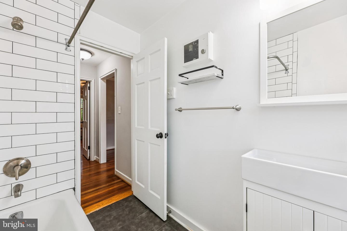 117 E GLEBE RD #B, ALEXANDRIA, Virginia 22305, 2 Bedrooms Bedrooms, 5 Rooms Rooms,1 BathroomBathrooms,Residential,For sale,117 E GLEBE RD #B,VAAX2050870 MLS # VAAX2050870 117 E GLEBE RD #B, ALEXANDRIA, Virginia 22305, 2 Bedrooms Bedrooms, 5 Rooms Rooms,1 BathroomBathrooms,Residential,For sale,117 E GLEBE RD #B,VAAX2050870 MLS # VAAX2050870