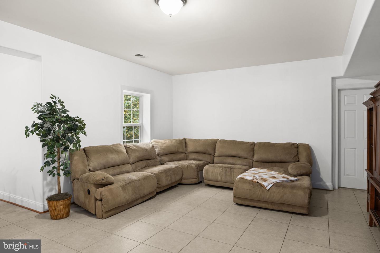 37 SERENE HILLS DR, FREDERICKSBURG, Virginia 22406, 6 Bedrooms Bedrooms, 9 Rooms Rooms,4 BathroomsBathrooms,Residential,For sale,37 SERENE HILLS DR,VAST2043546 MLS # VAST2043546