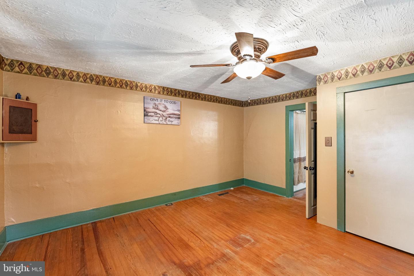 84 GUNN LN, WOODSTOCK, Virginia 22664, 4 Bedrooms Bedrooms, ,2 BathroomsBathrooms,Residential,For sale,84 GUNN LN,VASH2012814 MLS # VASH2012814