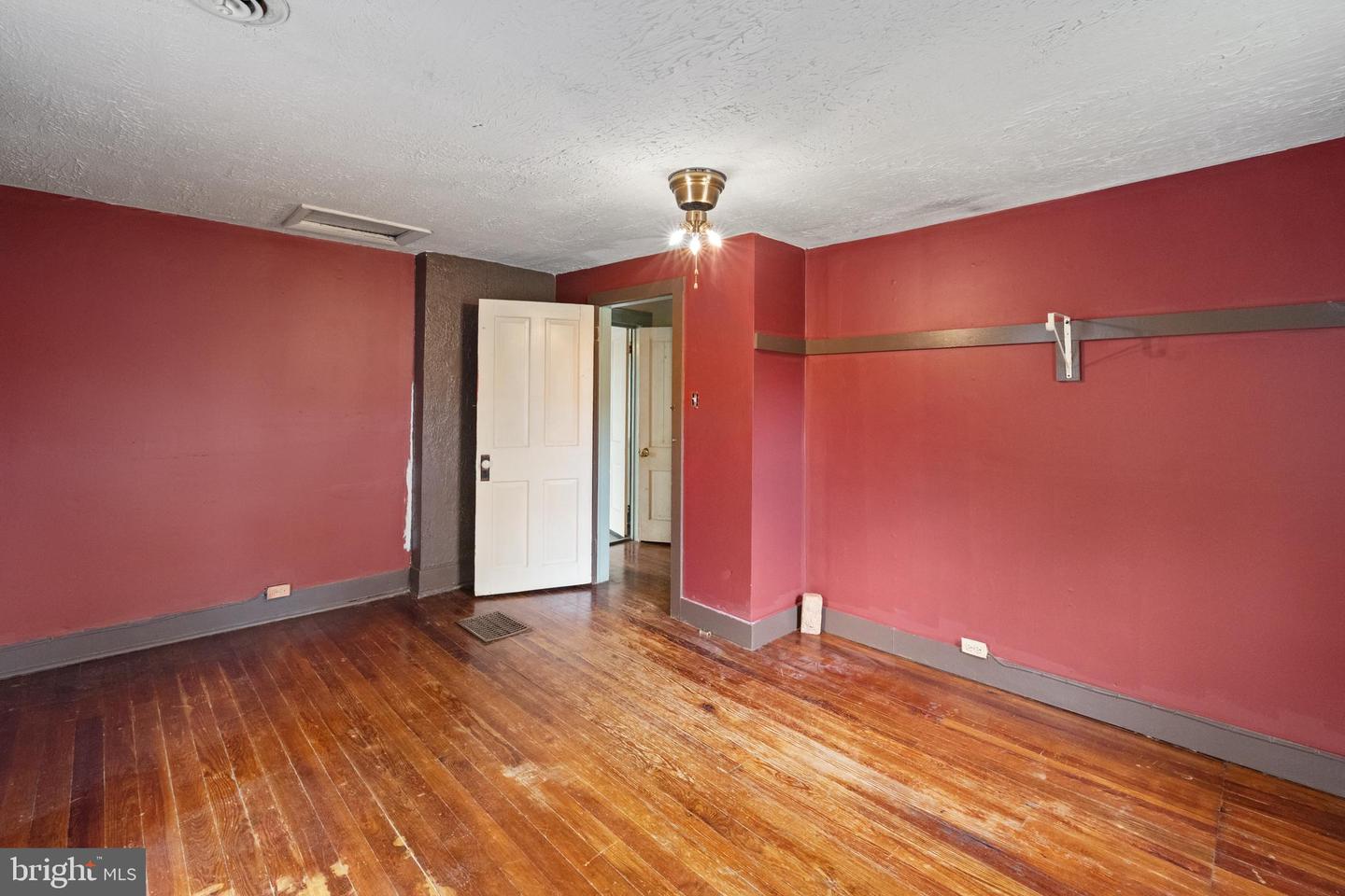 84 GUNN LN, WOODSTOCK, Virginia 22664, 4 Bedrooms Bedrooms, ,2 BathroomsBathrooms,Residential,For sale,84 GUNN LN,VASH2012814 MLS # VASH2012814