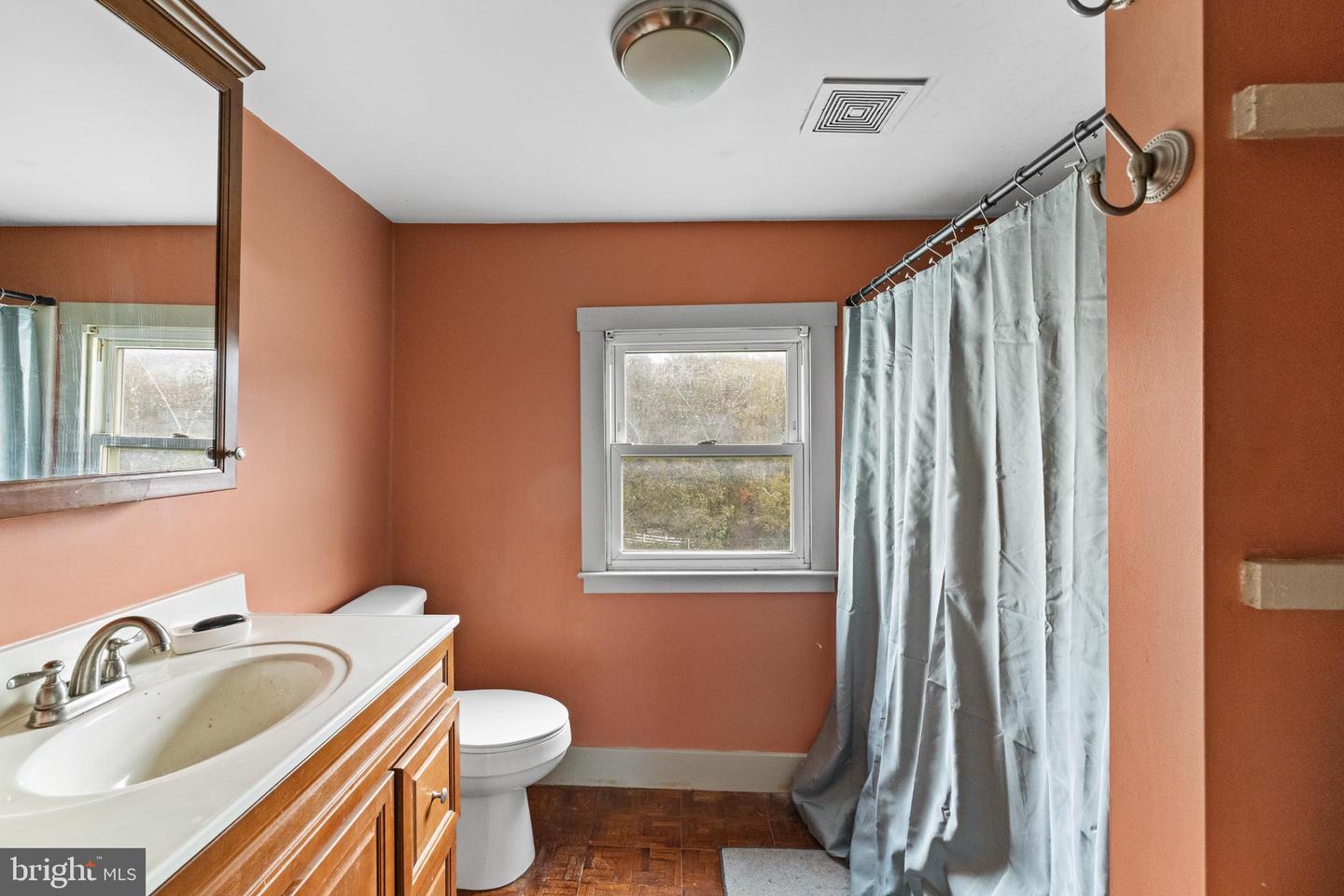 84 GUNN LN, WOODSTOCK, Virginia 22664, 4 Bedrooms Bedrooms, ,2 BathroomsBathrooms,Residential,For sale,84 GUNN LN,VASH2012814 MLS # VASH2012814