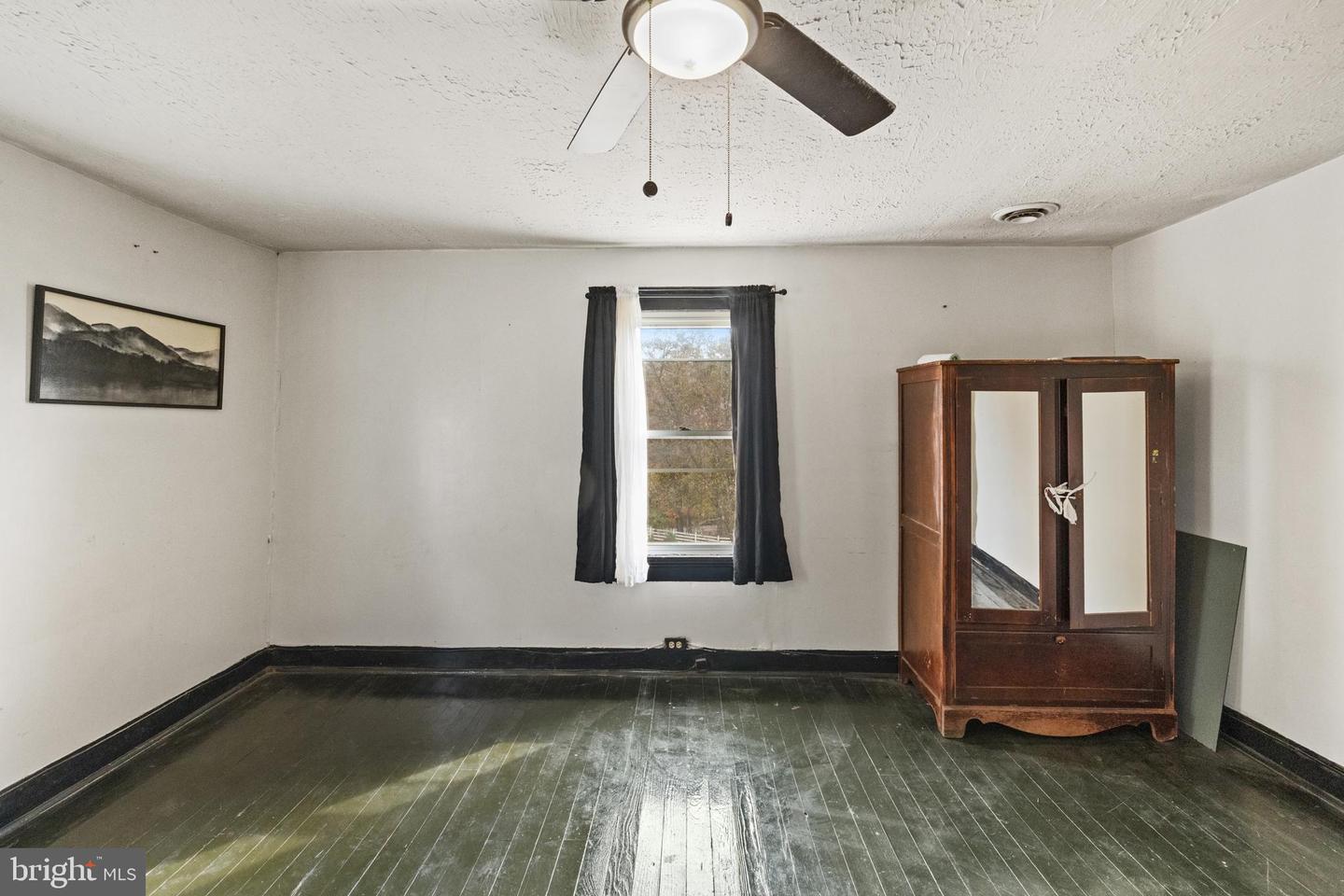 84 GUNN LN, WOODSTOCK, Virginia 22664, 4 Bedrooms Bedrooms, ,2 BathroomsBathrooms,Residential,For sale,84 GUNN LN,VASH2012814 MLS # VASH2012814