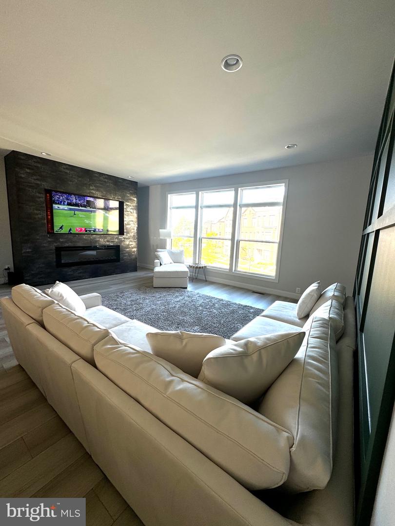 12307 W OAKS DR, FAIRFAX, Virginia 22030, 3 Bedrooms Bedrooms, ,2 BathroomsBathrooms,Residential,For sale,12307 W OAKS DR,VAFX2275304 MLS # VAFX2275304