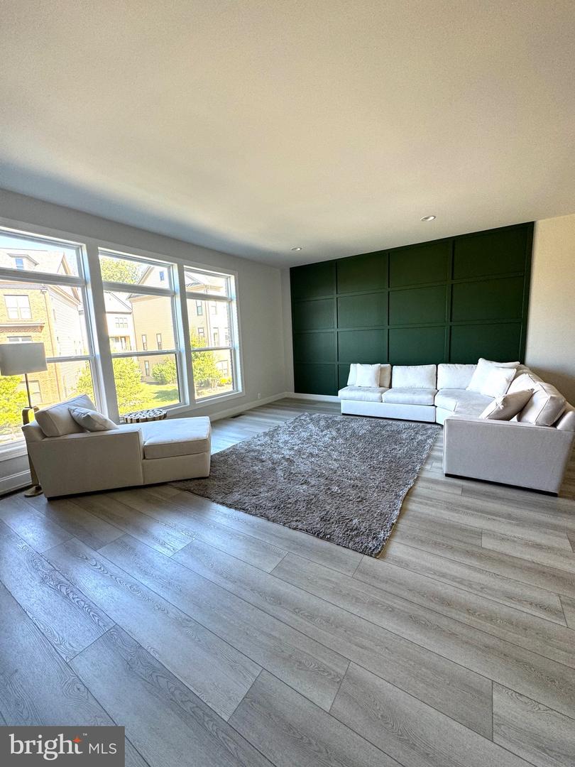 12307 W OAKS DR, FAIRFAX, Virginia 22030, 3 Bedrooms Bedrooms, ,2 BathroomsBathrooms,Residential,For sale,12307 W OAKS DR,VAFX2275304 MLS # VAFX2275304