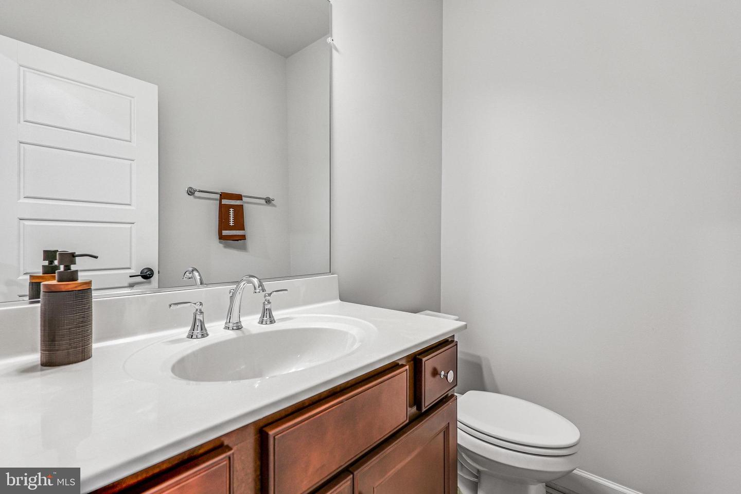 12307 W OAKS DR, FAIRFAX, Virginia 22030, 3 Bedrooms Bedrooms, ,2 BathroomsBathrooms,Residential,For sale,12307 W OAKS DR,VAFX2275304 MLS # VAFX2275304 12307 W OAKS DR, FAIRFAX, Virginia 22030, 3 Bedrooms Bedrooms, ,2 BathroomsBathrooms,Residential,For sale,12307 W OAKS DR,VAFX2275304 MLS # VAFX2275304