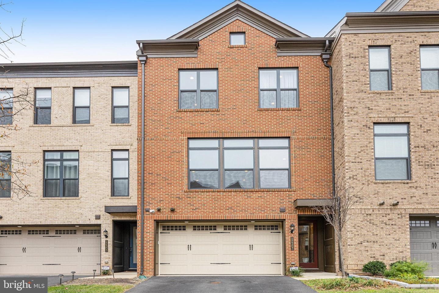 12307 W OAKS DR, FAIRFAX, Virginia 22030, 3 Bedrooms Bedrooms, ,2 BathroomsBathrooms,Residential,For sale,12307 W OAKS DR,VAFX2275304 MLS # VAFX2275304 12307 W OAKS DR, FAIRFAX, Virginia 22030, 3 Bedrooms Bedrooms, ,2 BathroomsBathrooms,Residential,For sale,12307 W OAKS DR,VAFX2275304 MLS # VAFX2275304