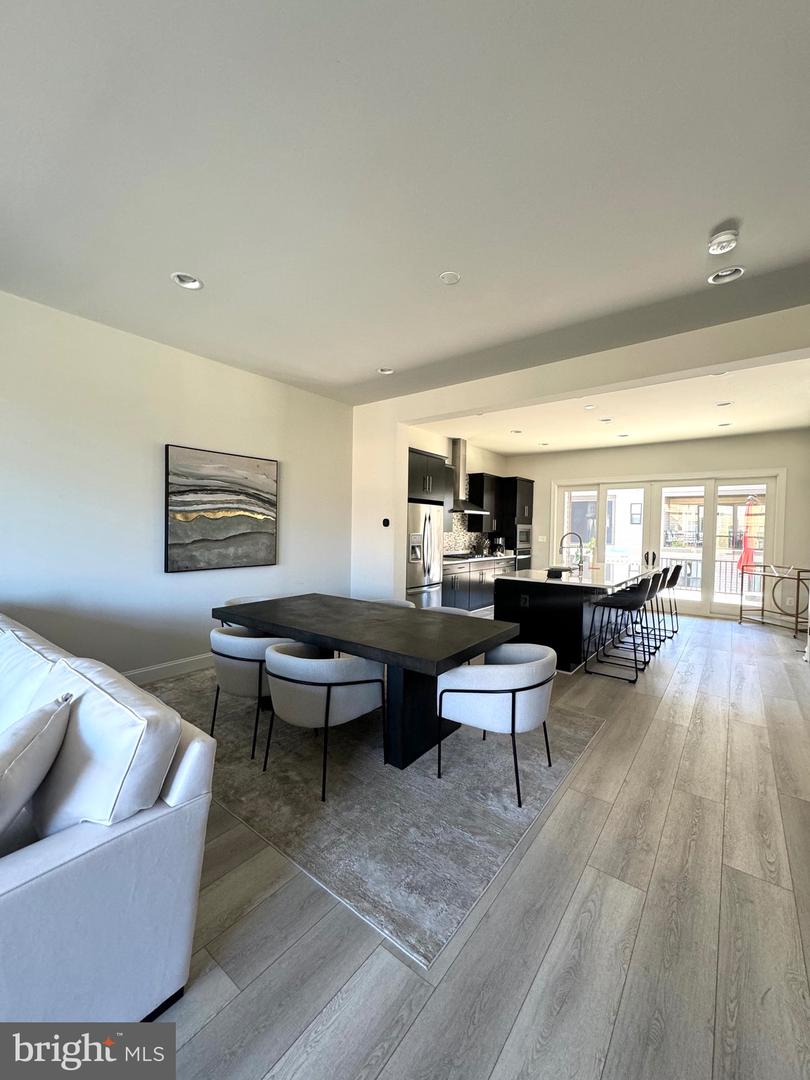 12307 W OAKS DR, FAIRFAX, Virginia 22030, 3 Bedrooms Bedrooms, ,2 BathroomsBathrooms,Residential,For sale,12307 W OAKS DR,VAFX2275304 MLS # VAFX2275304