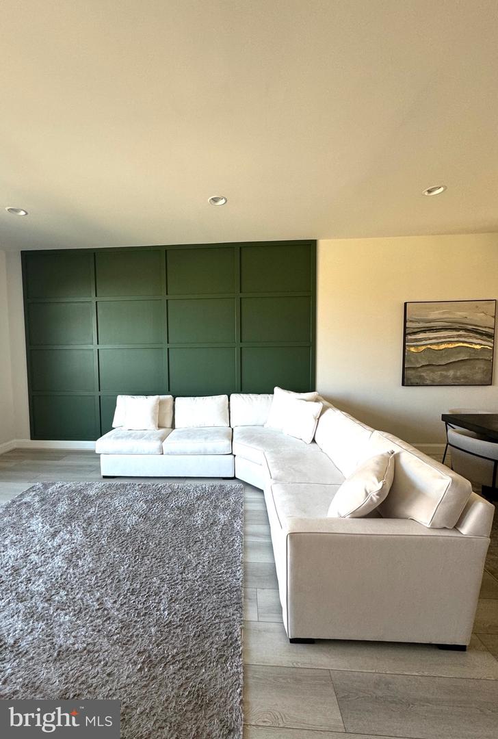 12307 W OAKS DR, FAIRFAX, Virginia 22030, 3 Bedrooms Bedrooms, ,2 BathroomsBathrooms,Residential,For sale,12307 W OAKS DR,VAFX2275304 MLS # VAFX2275304