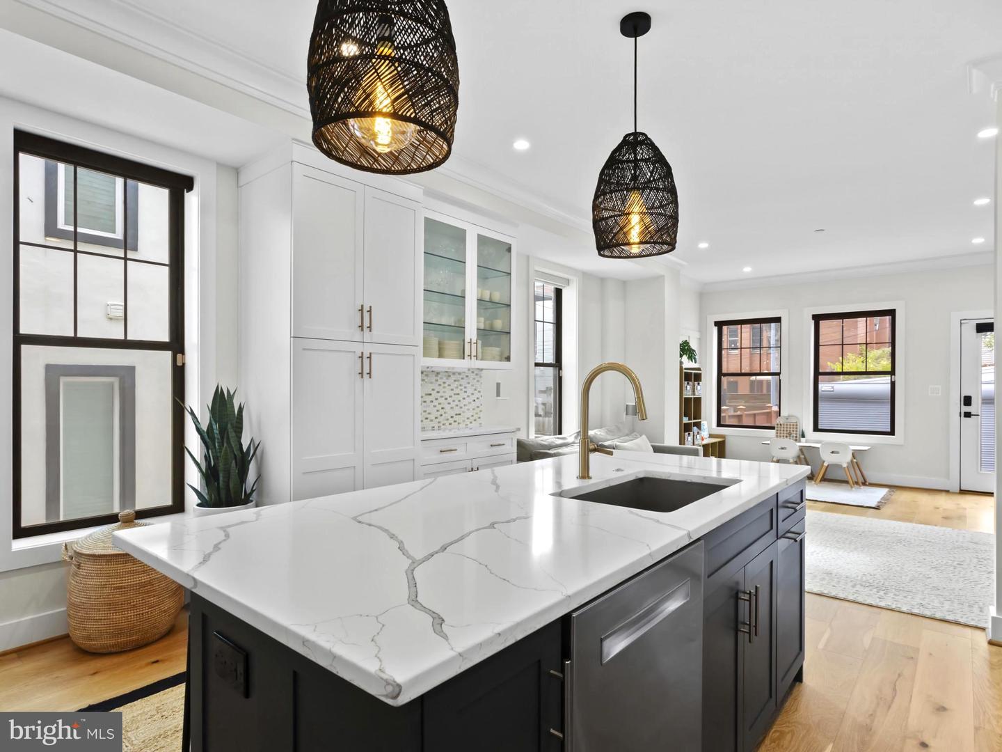 910 8TH ST NE, WASHINGTON, District Of Columbia 20002, 5 Bedrooms Bedrooms, 15 Rooms Rooms,4 BathroomsBathrooms,Residential,For sale,910 8TH ST NE,DCDC2228046 MLS # DCDC2228046