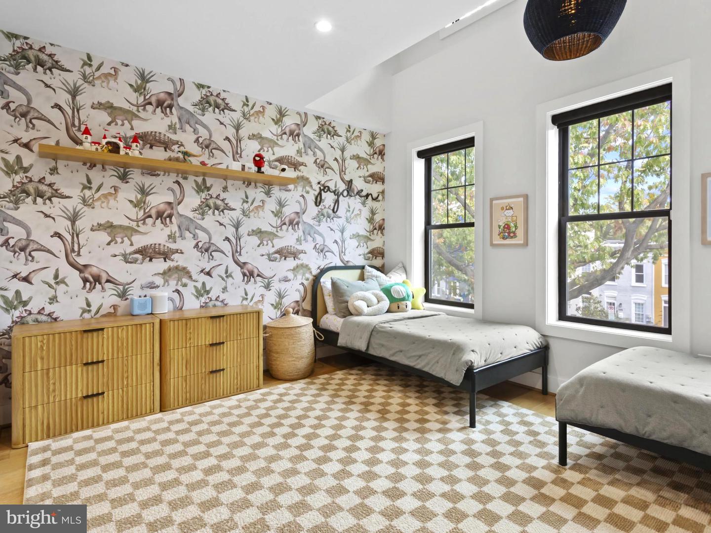 910 8TH ST NE, WASHINGTON, District Of Columbia 20002, 5 Bedrooms Bedrooms, 15 Rooms Rooms,4 BathroomsBathrooms,Residential,For sale,910 8TH ST NE,DCDC2228046 MLS # DCDC2228046