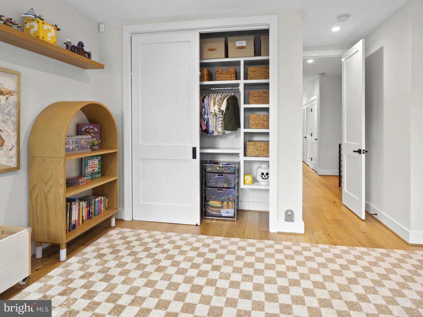 910 8TH ST NE, WASHINGTON, District Of Columbia 20002, 5 Bedrooms Bedrooms, 15 Rooms Rooms,4 BathroomsBathrooms,Residential,For sale,910 8TH ST NE,DCDC2228046 MLS # DCDC2228046